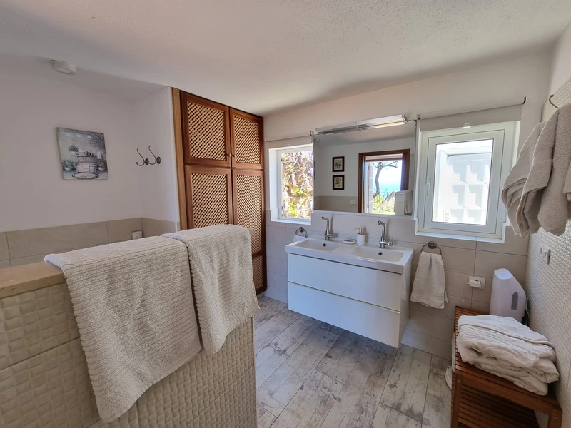Spacious and elegant bathroom