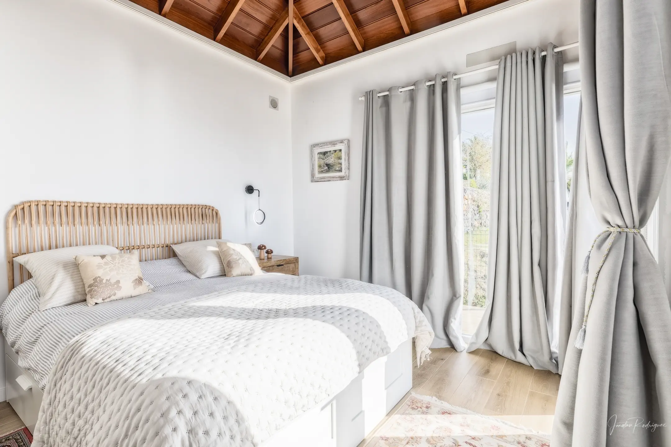 Casa Arash main bedroom with a double bed