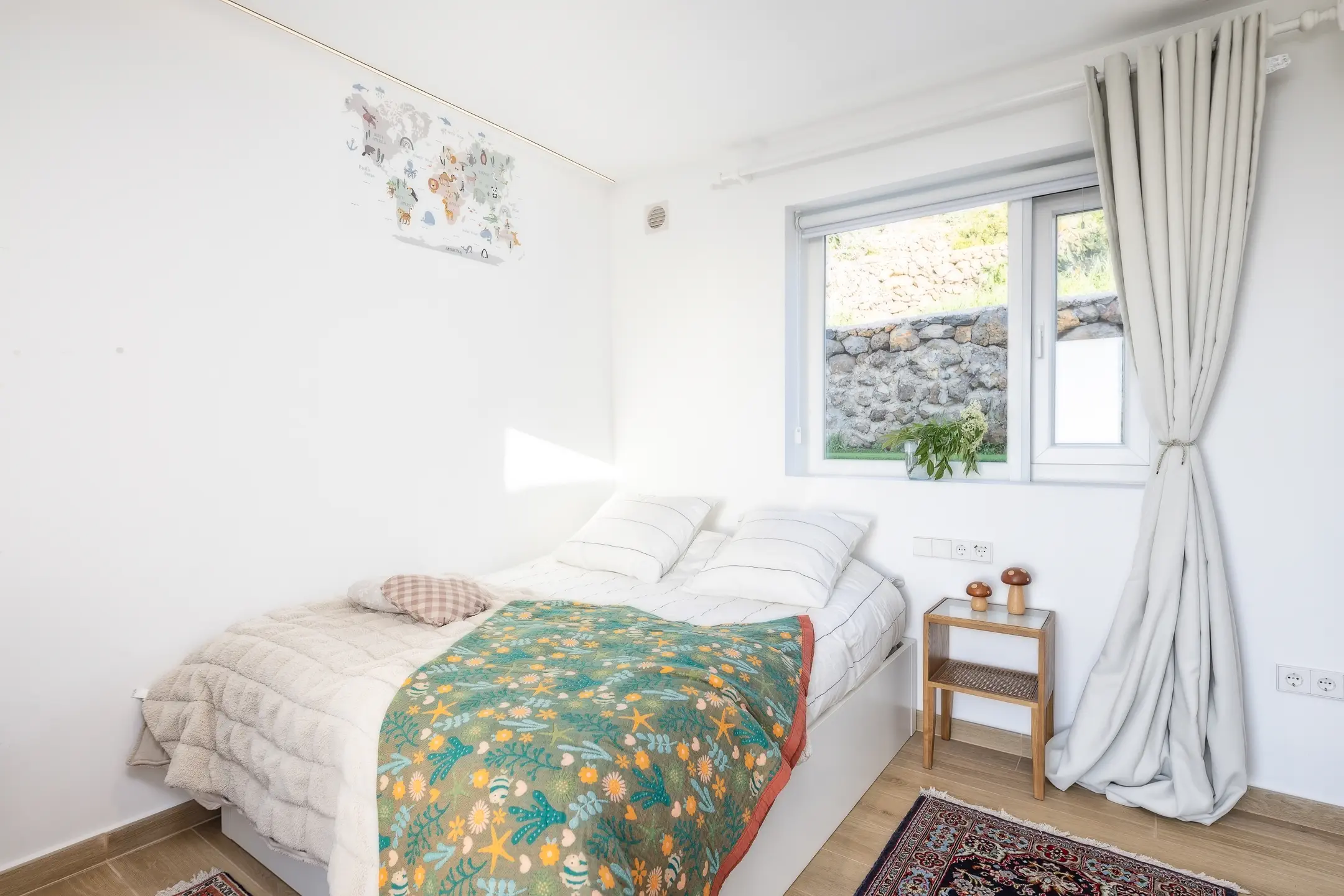 Casa Arash second bedroom with a double bed