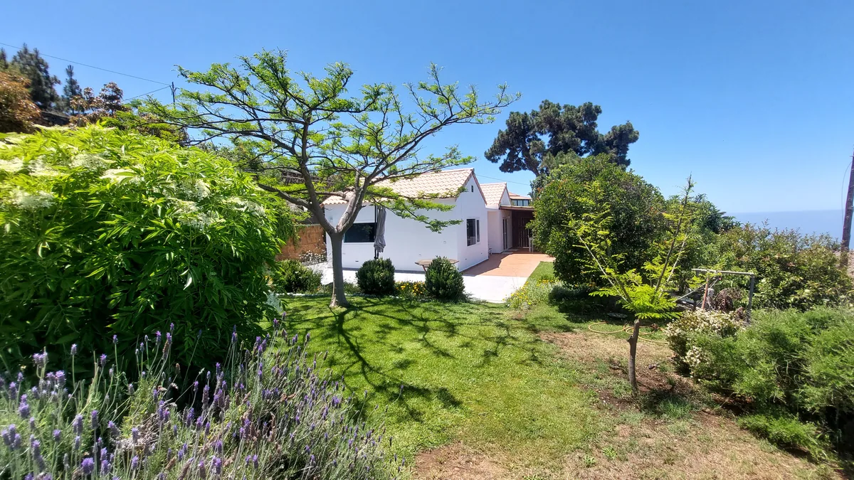 Casa Aram with its terrace and garden in green surroundings